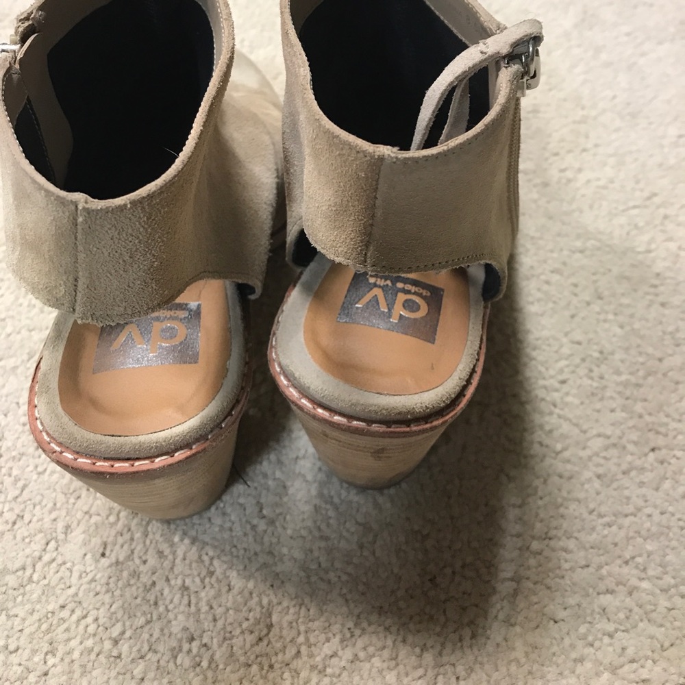 Boots - Picture 3 of 4